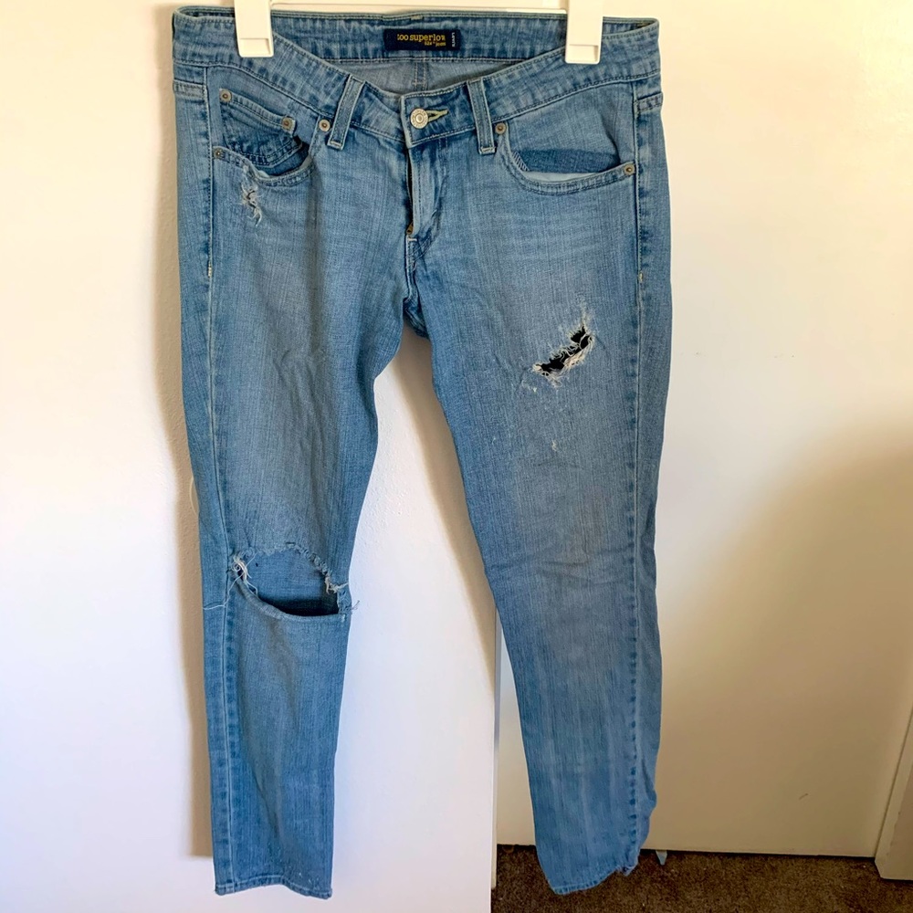 Medium wash distressed Levi’s